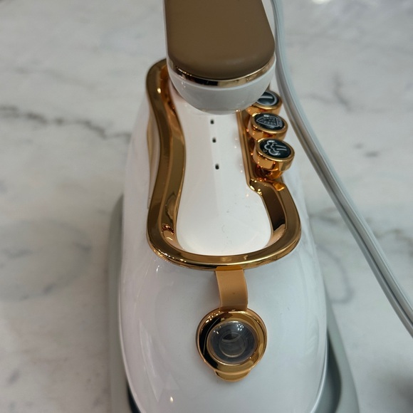 Salav Gold and Cream Garment Steamer - Picture 7 of 11